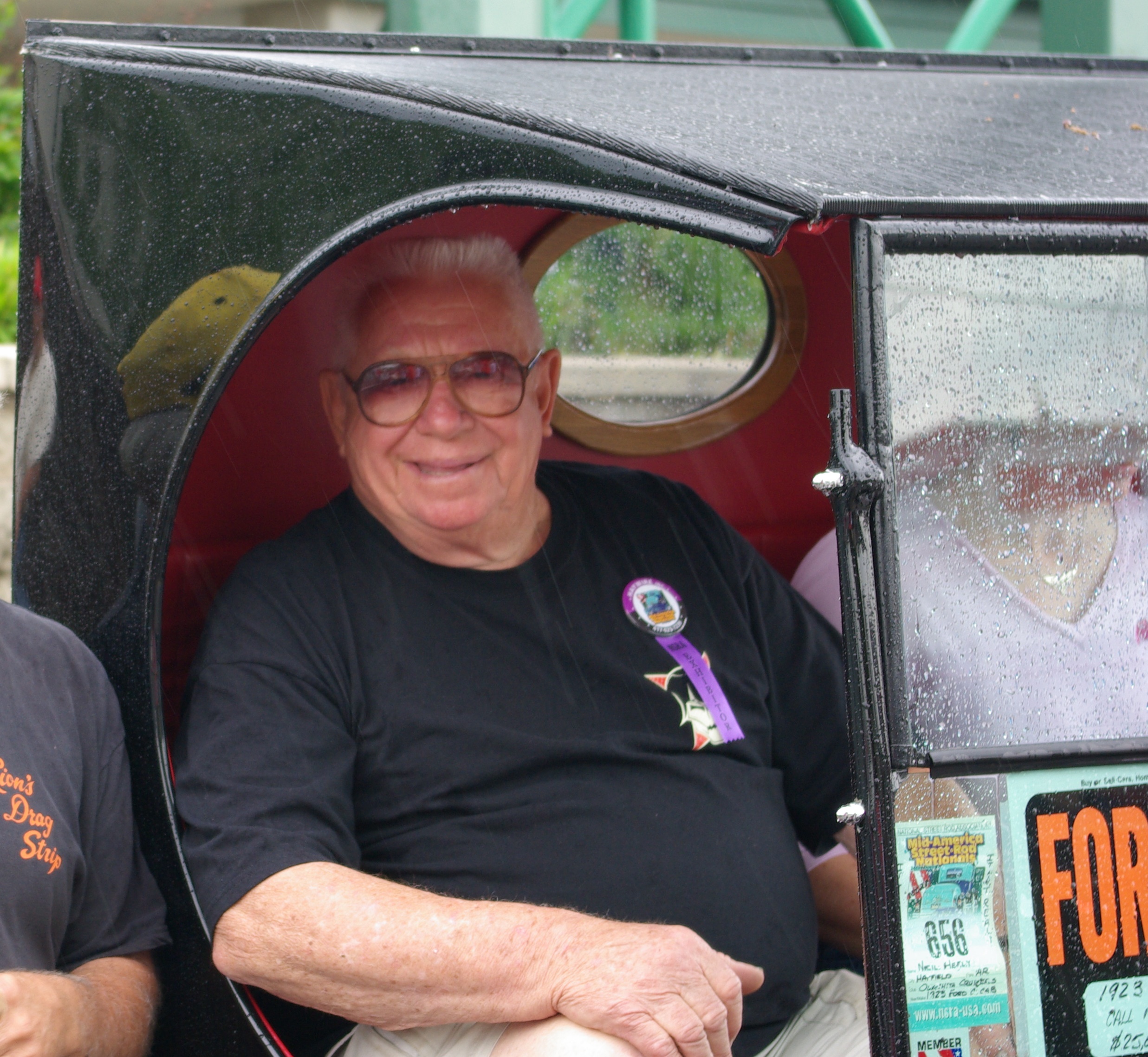 happy90.jpg (46209 bytes)